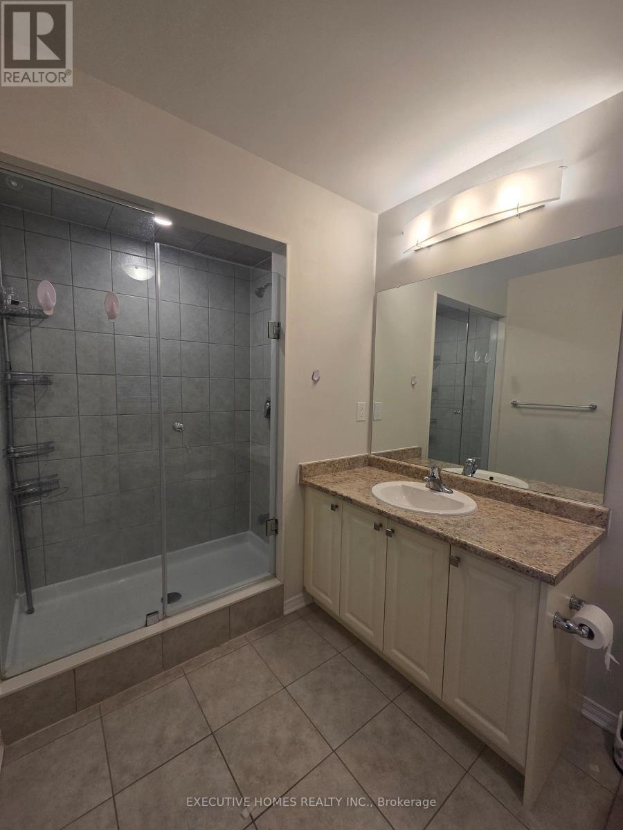 204 Maclachlan Avenue, Haldimand, ON - Indoor Photo Showing Bathroom