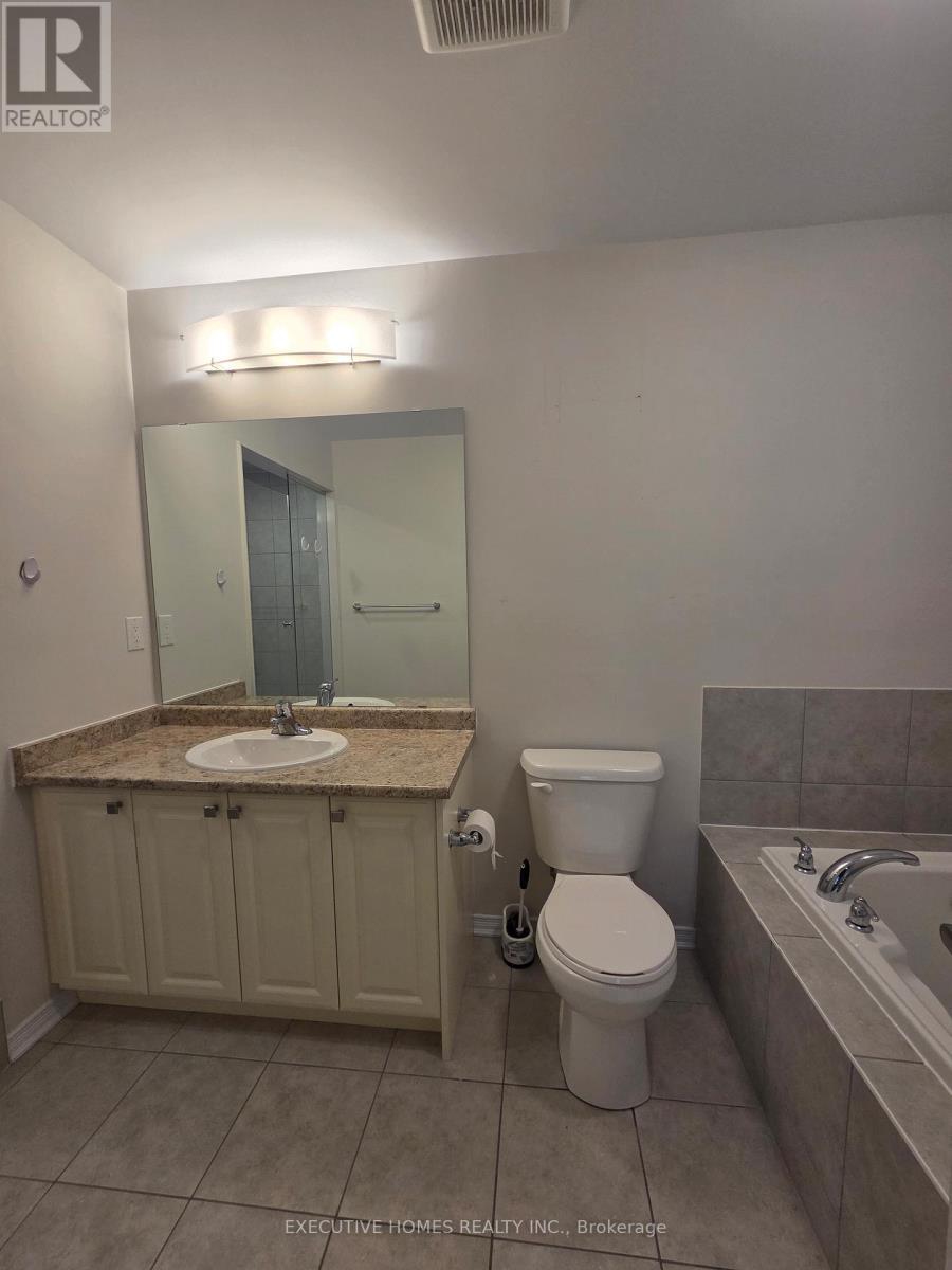 204 Maclachlan Avenue, Haldimand, ON - Indoor Photo Showing Bathroom