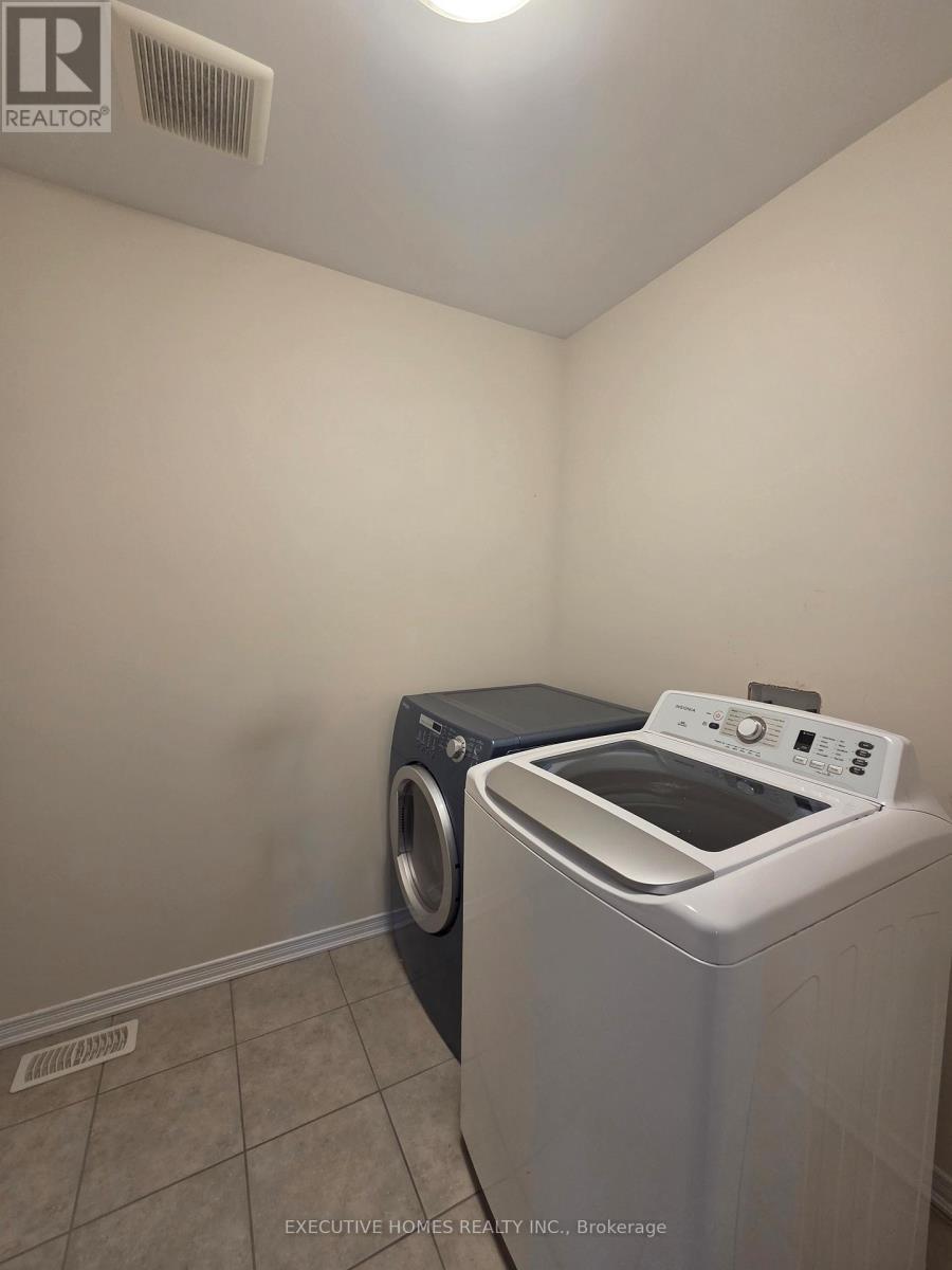 204 Maclachlan Avenue, Haldimand, ON - Indoor Photo Showing Laundry Room