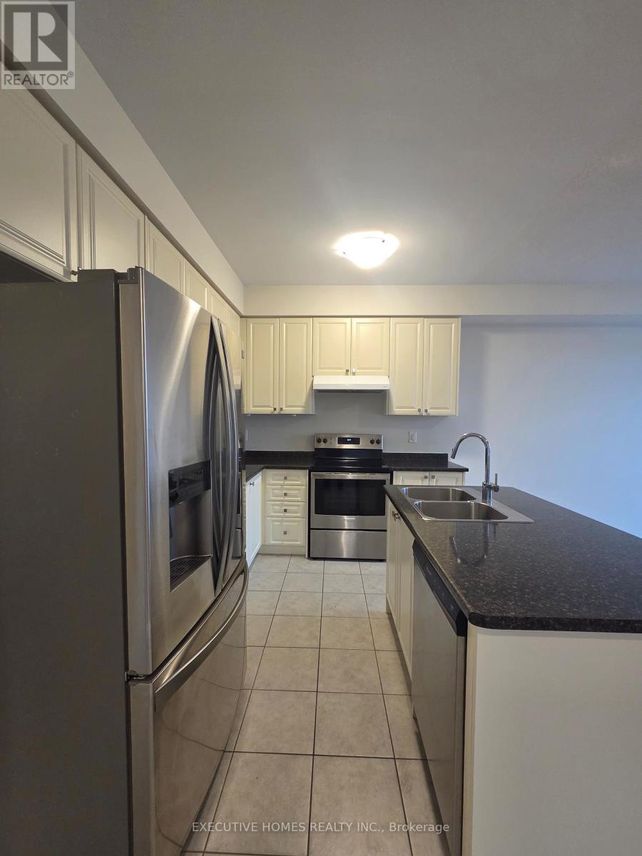 204 Maclachlan Avenue, Haldimand, ON - Indoor Photo Showing Kitchen With Stainless Steel Kitchen With Double Sink