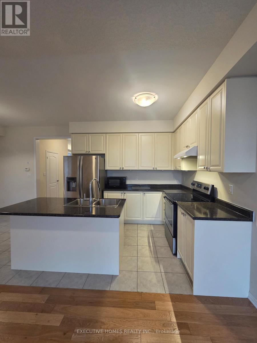 204 Maclachlan Avenue, Haldimand, ON - Indoor Photo Showing Kitchen