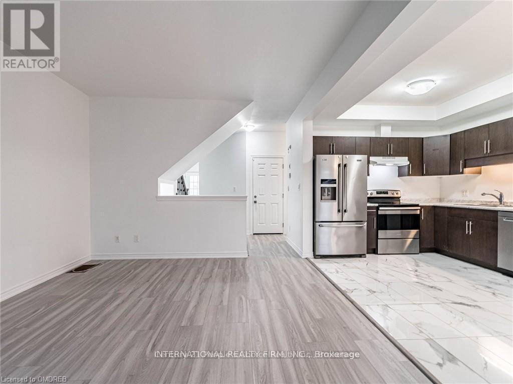 1 Haney Drive, Thorold, ON - Indoor Photo Showing Kitchen