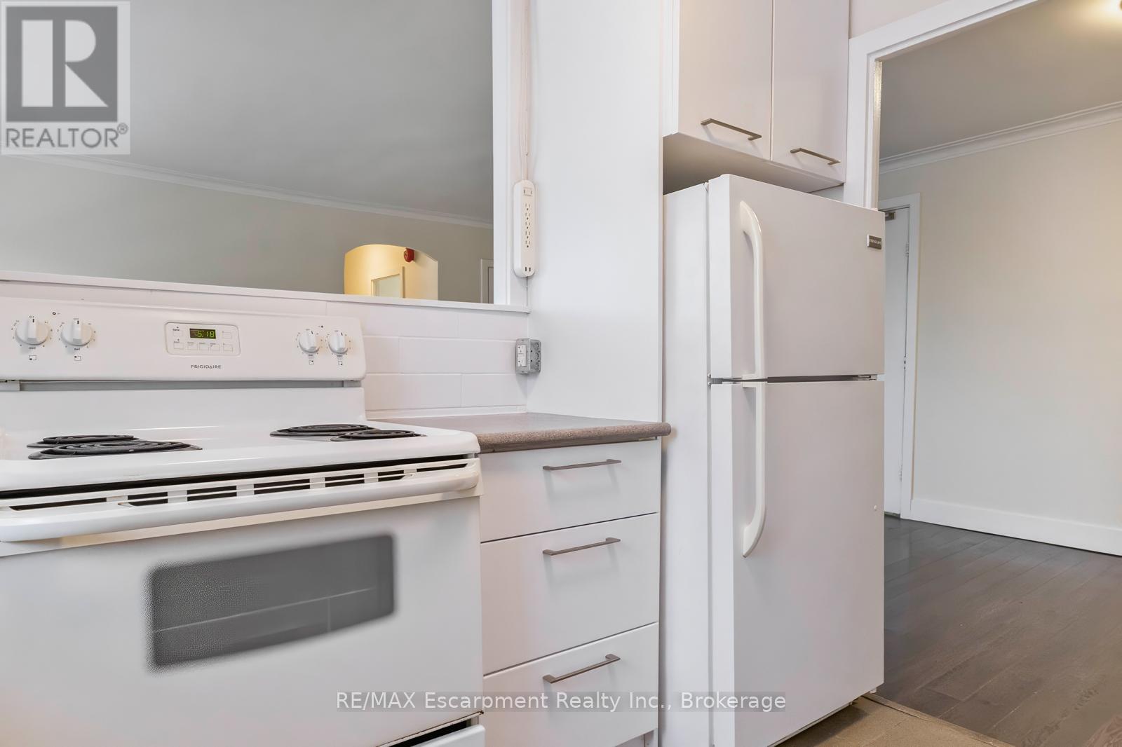 303 - 110 South Forster Park Drive, Oakville (Co Central), ON - Indoor Photo Showing Kitchen