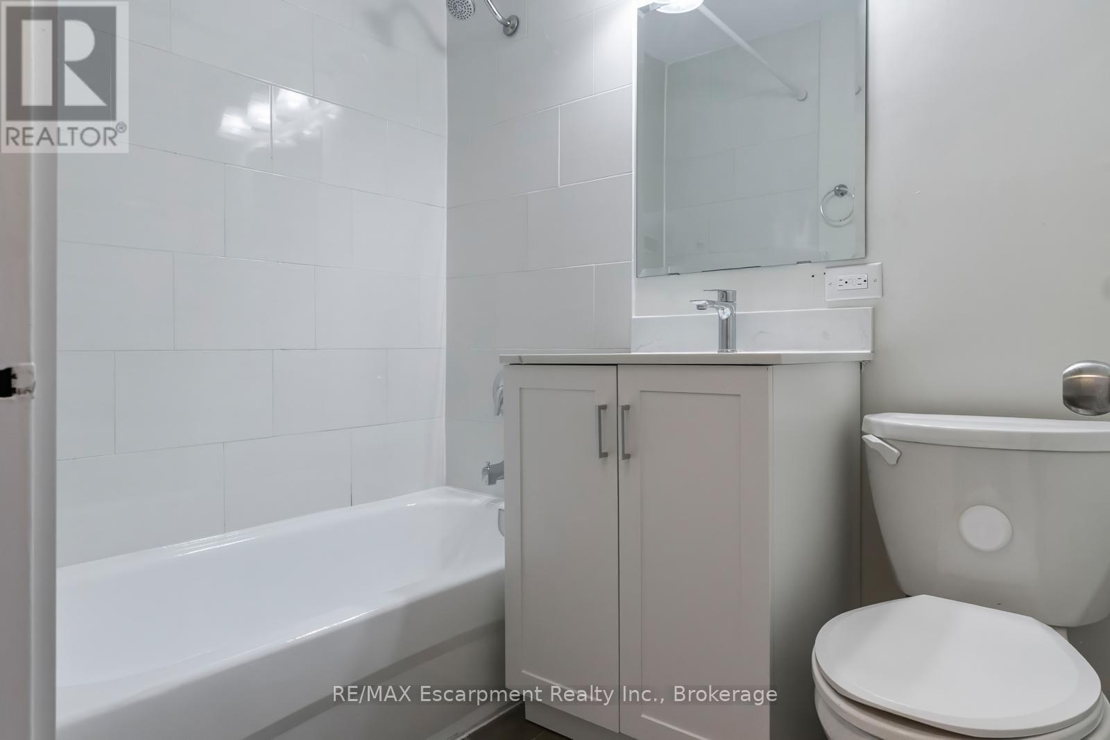 303 - 110 South Forster Park Drive, Oakville (Co Central), ON - Indoor Photo Showing Bathroom