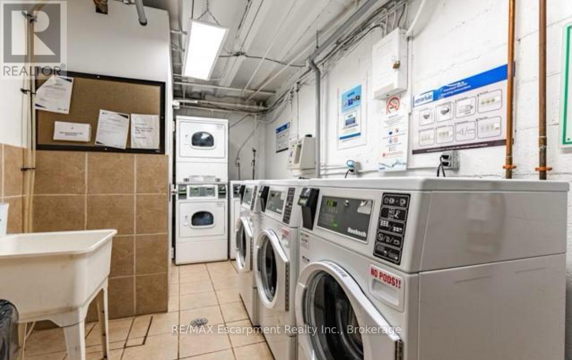 303 - 110 South Forster Park Drive, Oakville (Co Central), ON - Indoor Photo Showing Laundry Room