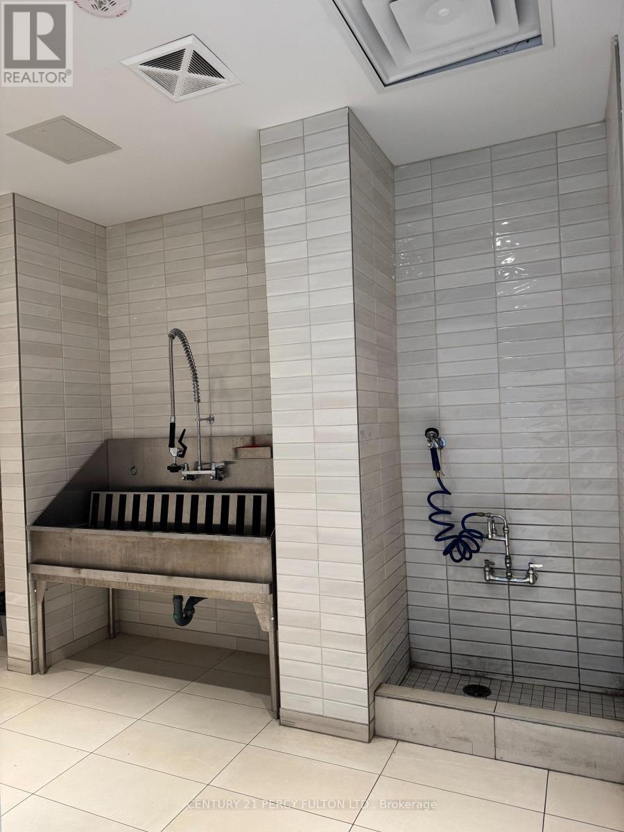 511 - 8 Olympic Gardens Drive, Toronto, ON - Indoor Photo Showing Kitchen