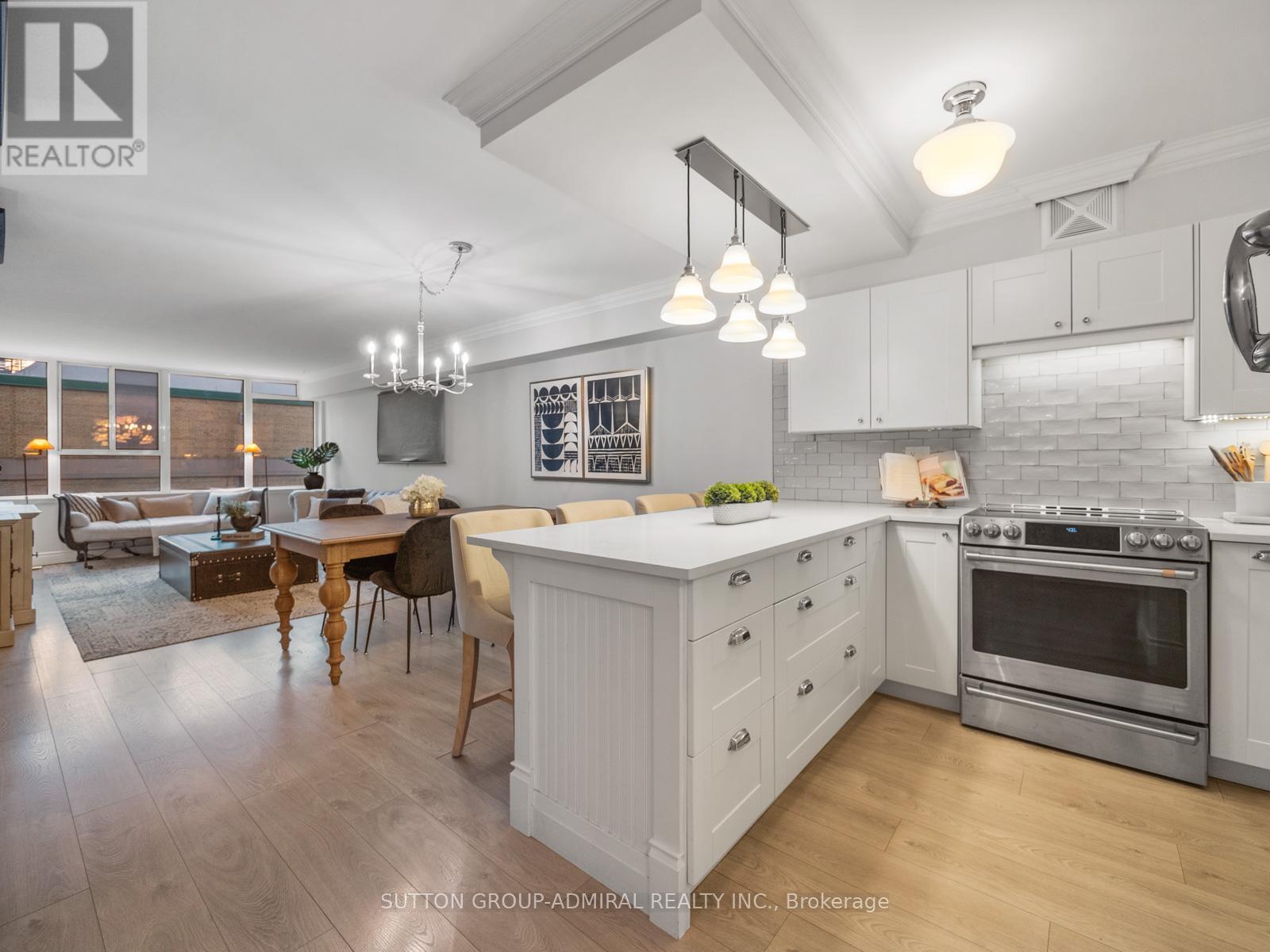 810 - 45 Carlton Street, Toronto, ON - Indoor Photo Showing Kitchen With Upgraded Kitchen