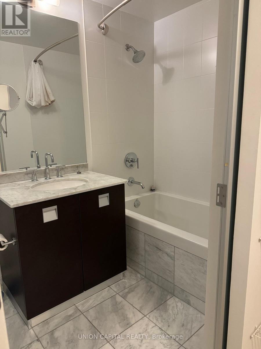 3801 - 33 Charles Street E, Toronto, ON - Indoor Photo Showing Bathroom