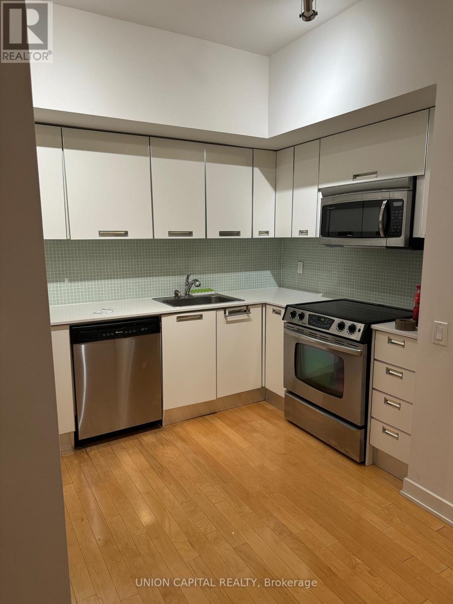 3801 - 33 Charles Street E, Toronto, ON - Indoor Photo Showing Kitchen