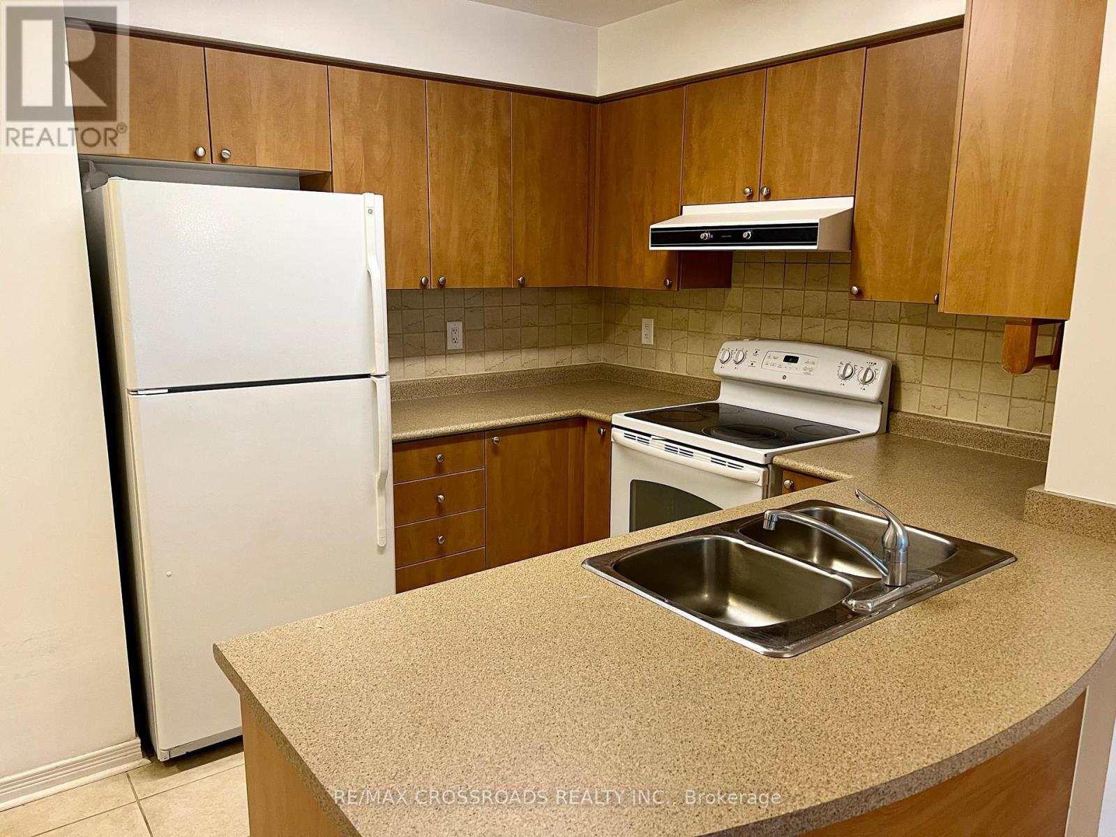 501 - 5500 Yonge Street, Toronto, ON - Indoor Photo Showing Kitchen With Double Sink