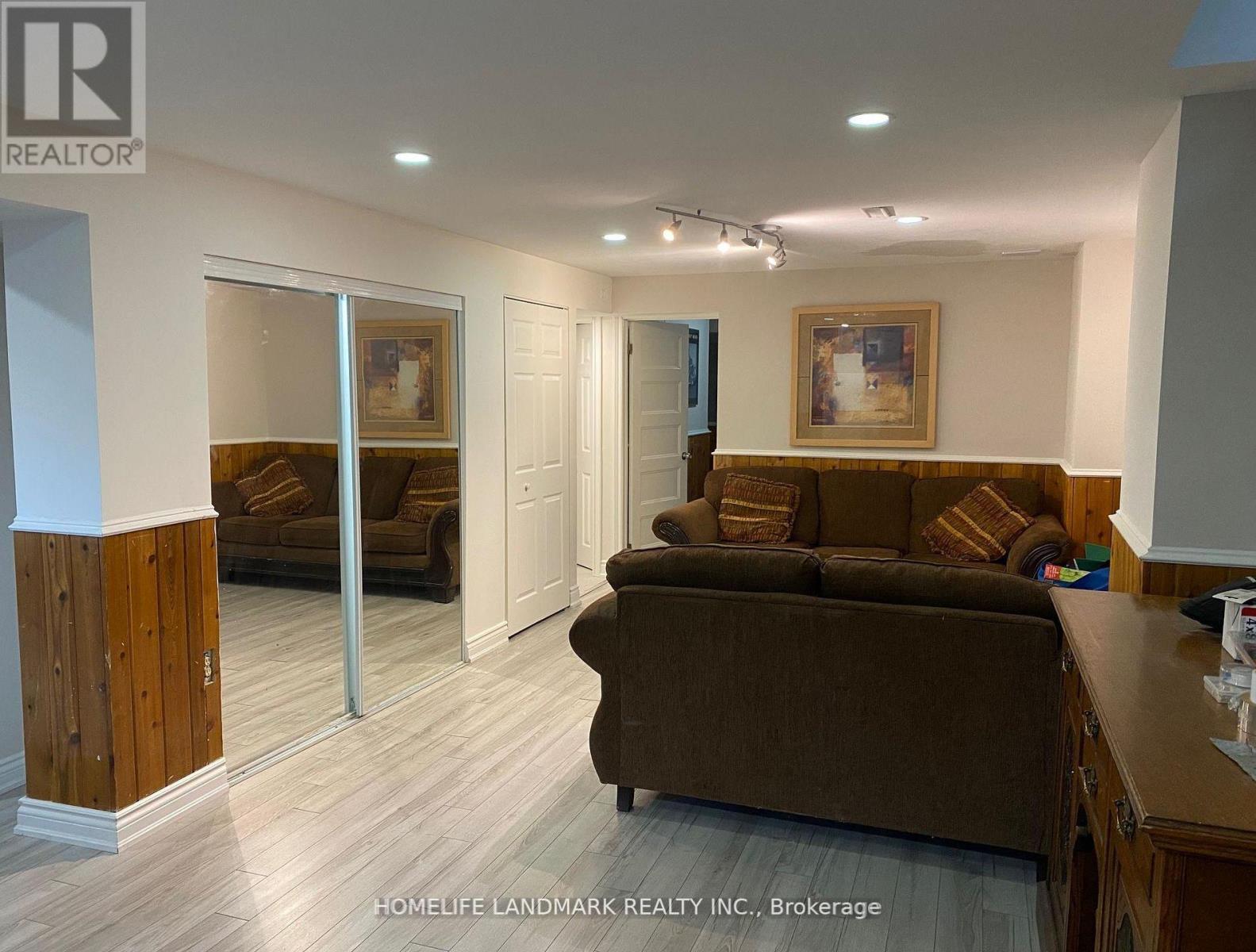 1872 Parkside Drive, Pickering, ON - Indoor Photo Showing Living Room