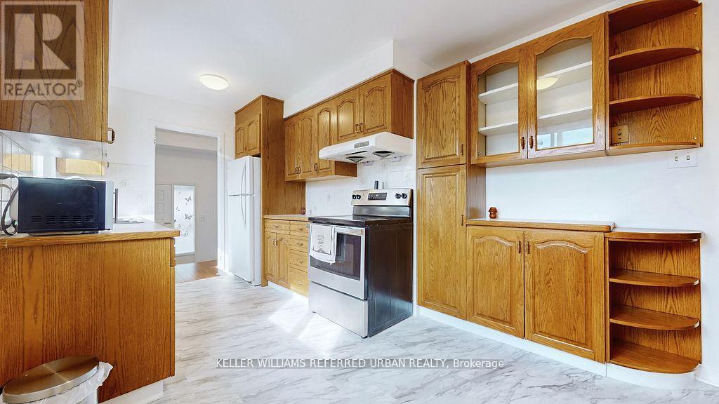 15 Thistlewaite Crescent, Toronto, ON - Indoor Photo Showing Kitchen