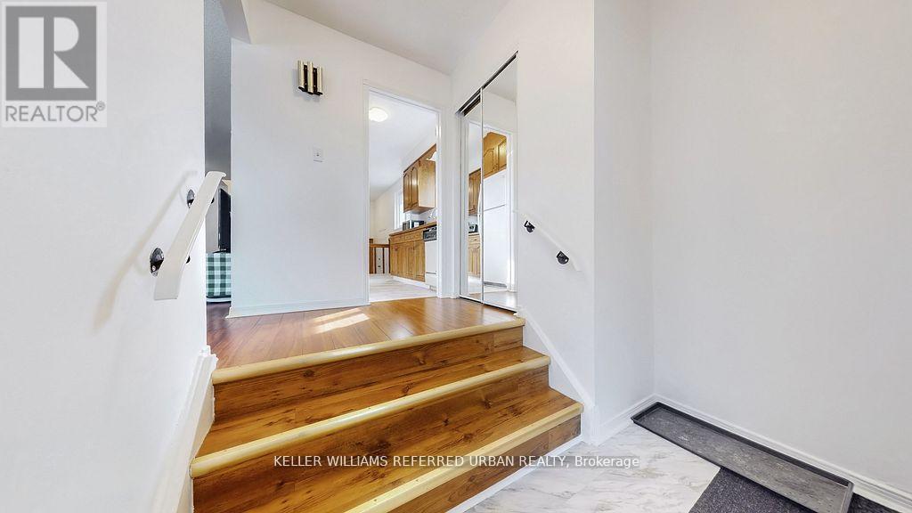 15 Thistlewaite Crescent, Toronto, ON - Indoor Photo Showing Other Room