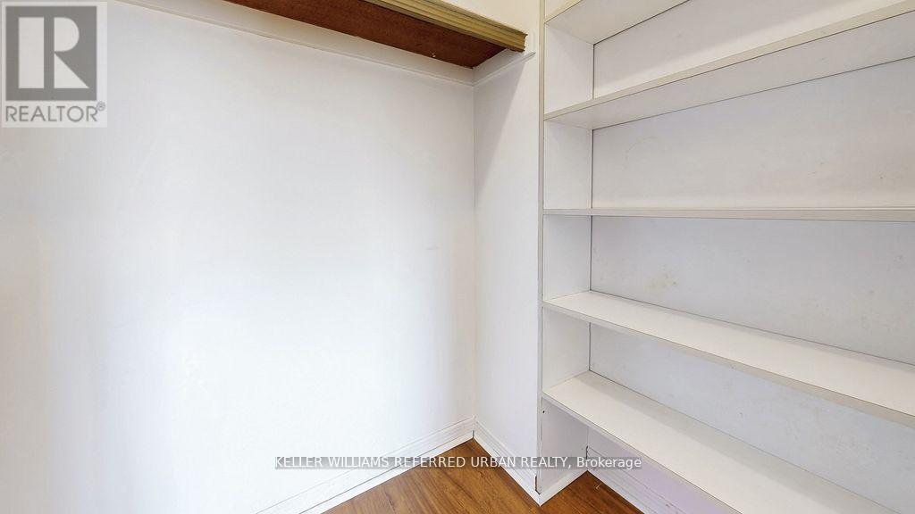 15 Thistlewaite Crescent, Toronto, ON - Indoor