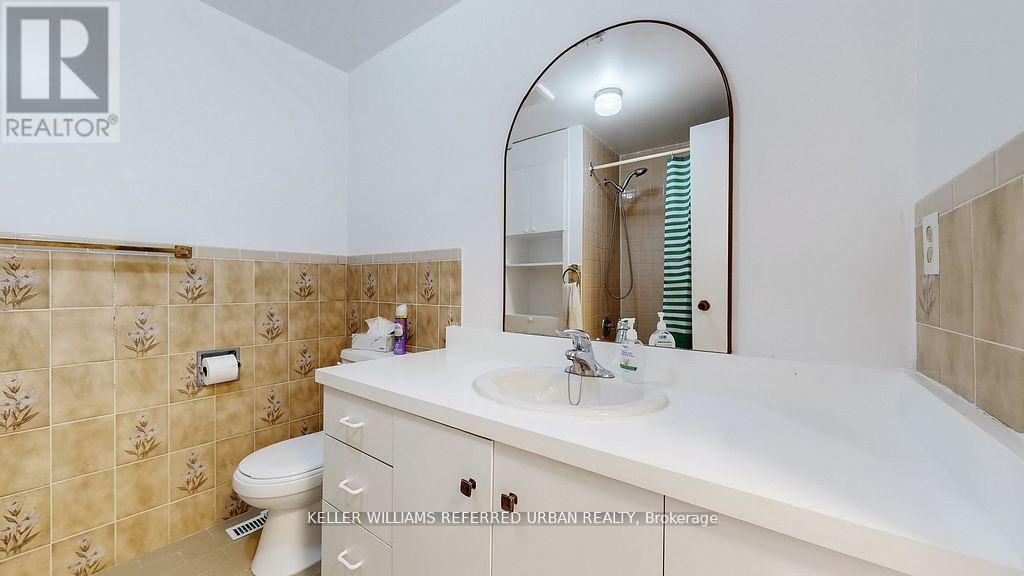 15 Thistlewaite Crescent, Toronto, ON - Indoor Photo Showing Bathroom