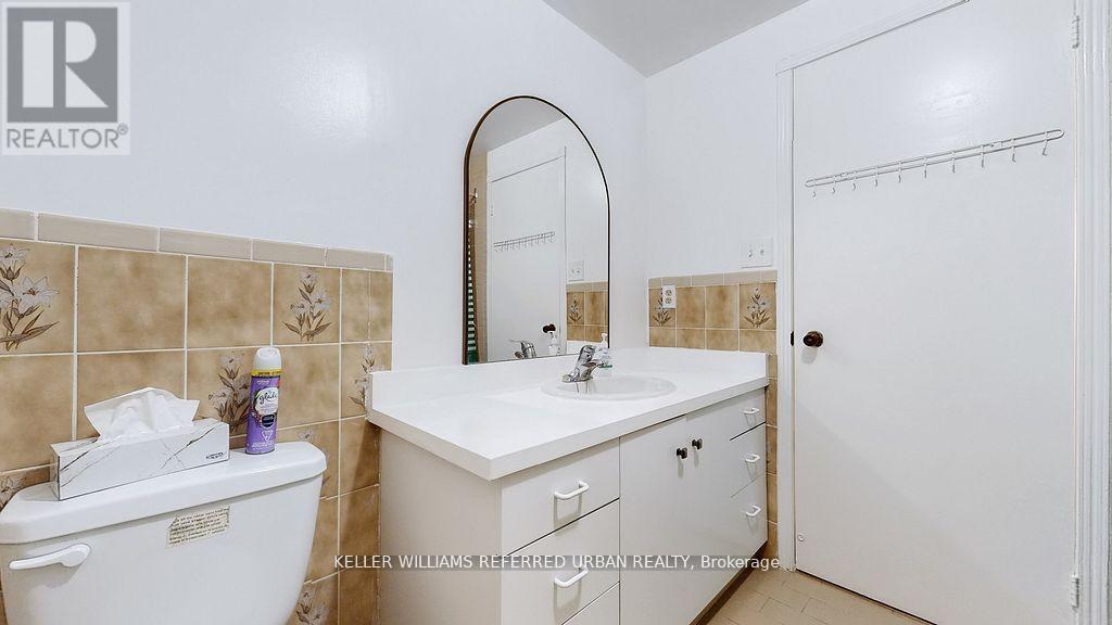 15 Thistlewaite Crescent, Toronto, ON - Indoor