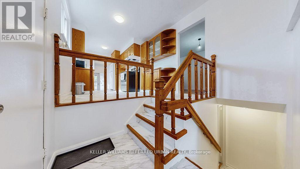 15 Thistlewaite Crescent, Toronto, ON - Indoor Photo Showing Other Room