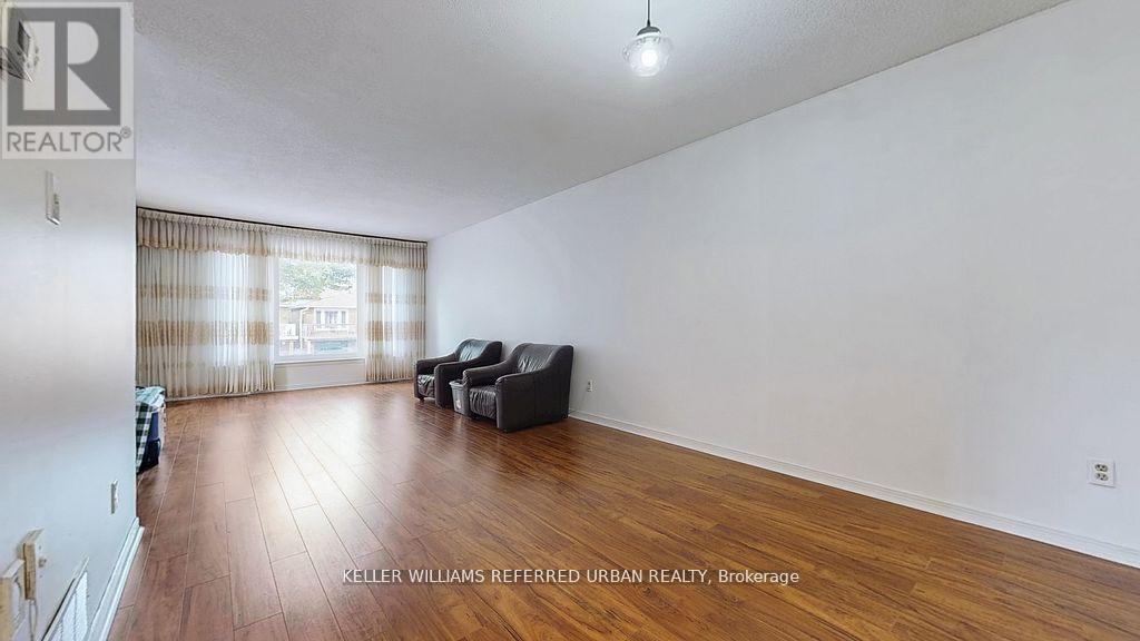 15 Thistlewaite Crescent, Toronto, ON - Indoor