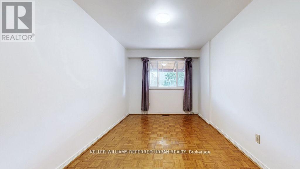 15 Thistlewaite Crescent, Toronto, ON - Indoor Photo Showing Other Room