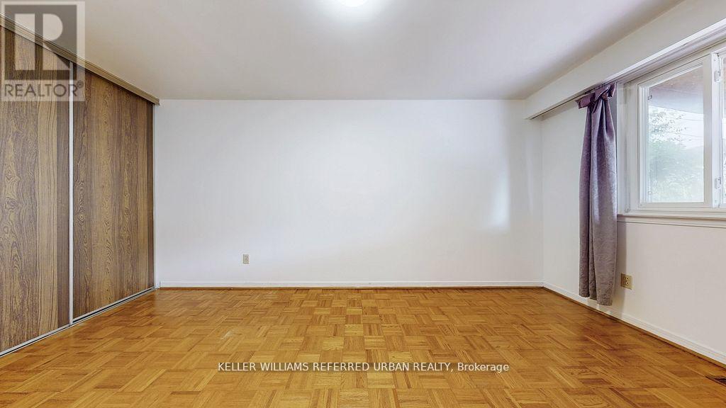 15 Thistlewaite Crescent, Toronto, ON - Indoor Photo Showing Other Room