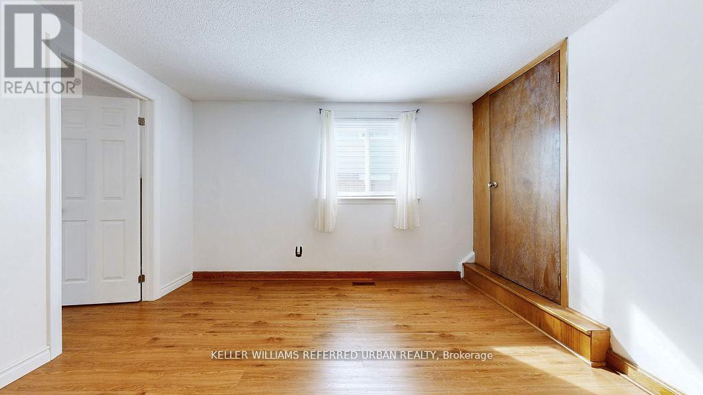 15 Thistlewaite Crescent, Toronto, ON - Indoor Photo Showing Other Room