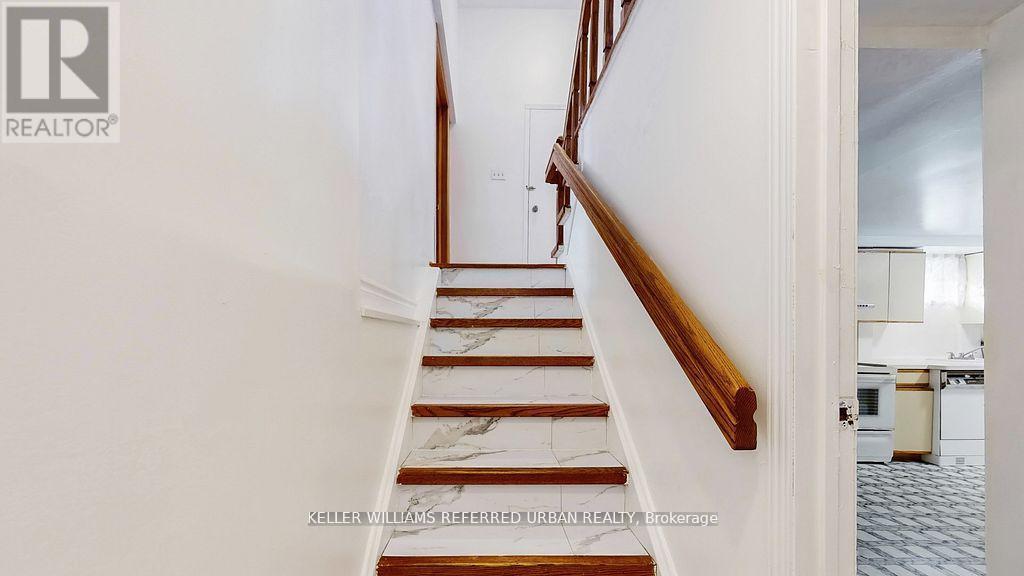 15 Thistlewaite Crescent, Toronto, ON - Indoor Photo Showing Other Room