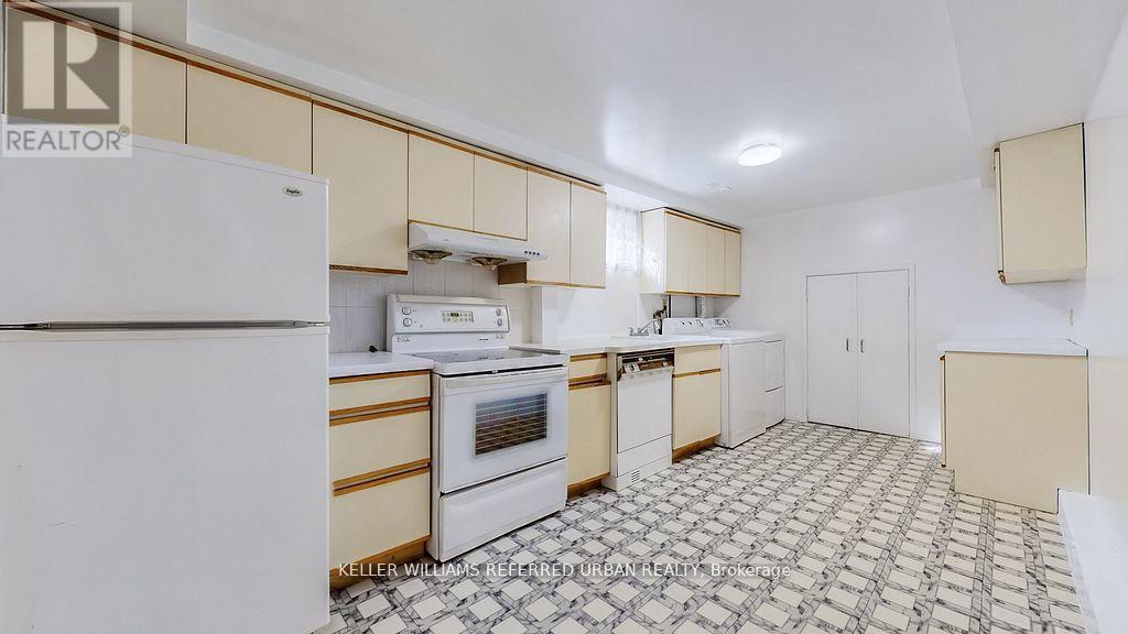 15 Thistlewaite Crescent, Toronto, ON - Indoor Photo Showing Kitchen