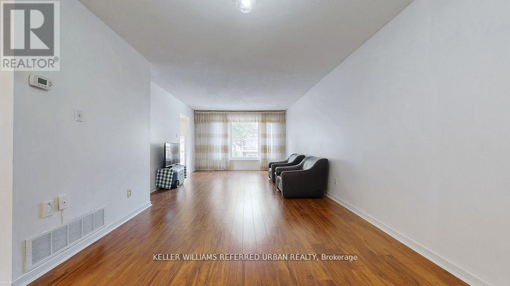 15 Thistlewaite Crescent, Toronto, ON - Indoor