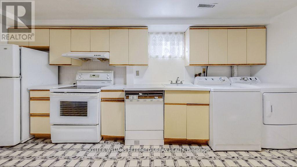 15 Thistlewaite Crescent, Toronto, ON - Indoor Photo Showing Laundry Room