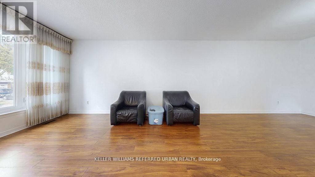 15 Thistlewaite Crescent, Toronto, ON - Indoor Photo Showing Other Room