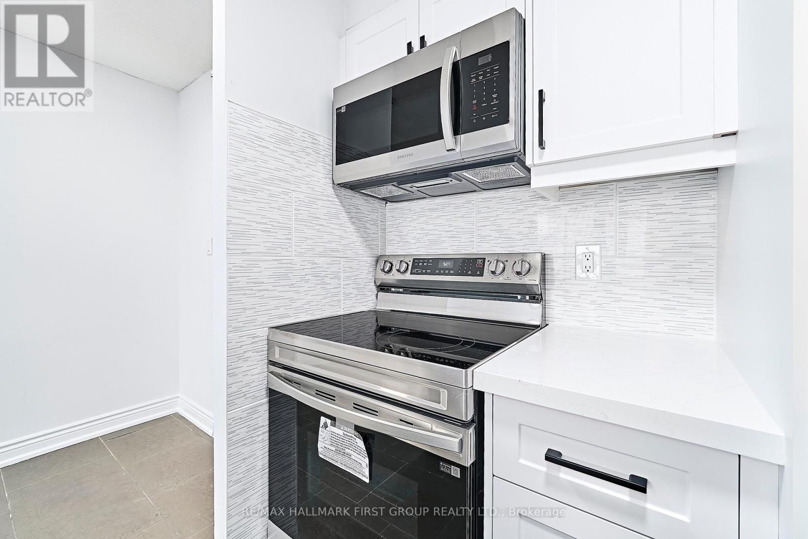 801 - 1625 Pickering Parkway, Pickering, ON - Indoor Photo Showing Kitchen