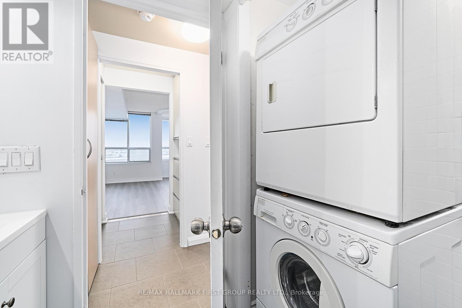 801 - 1625 Pickering Parkway, Pickering, ON - Indoor Photo Showing Laundry Room