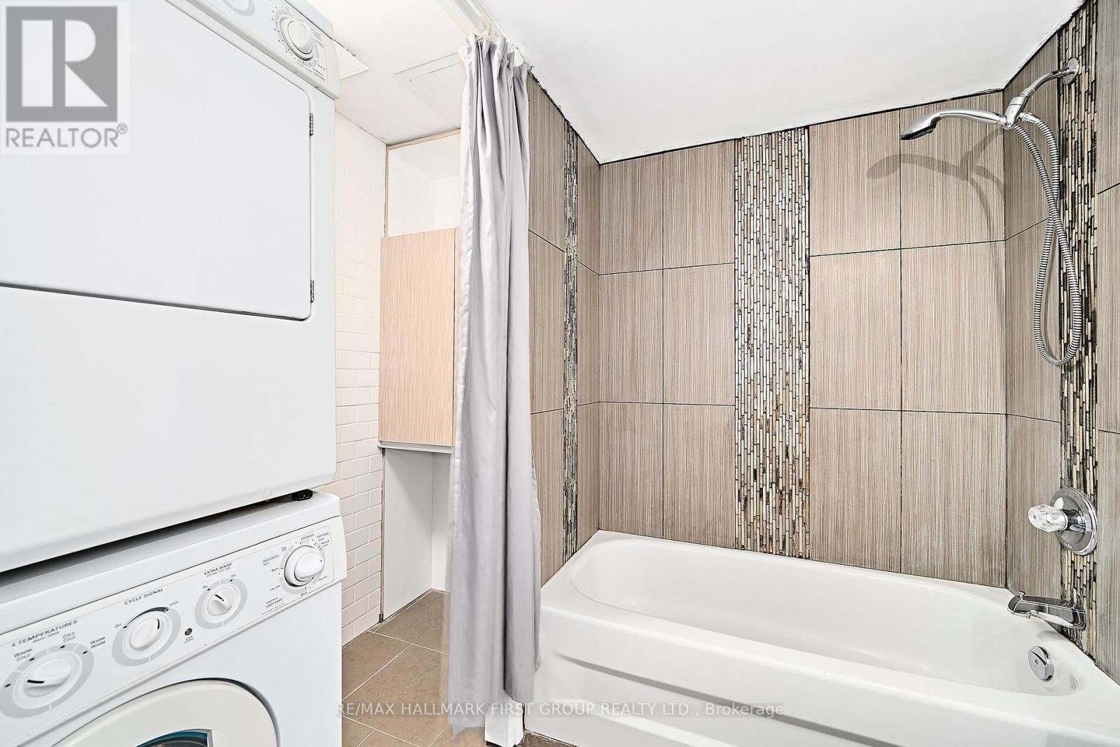 801 - 1625 Pickering Parkway, Pickering, ON - Indoor Photo Showing Laundry Room