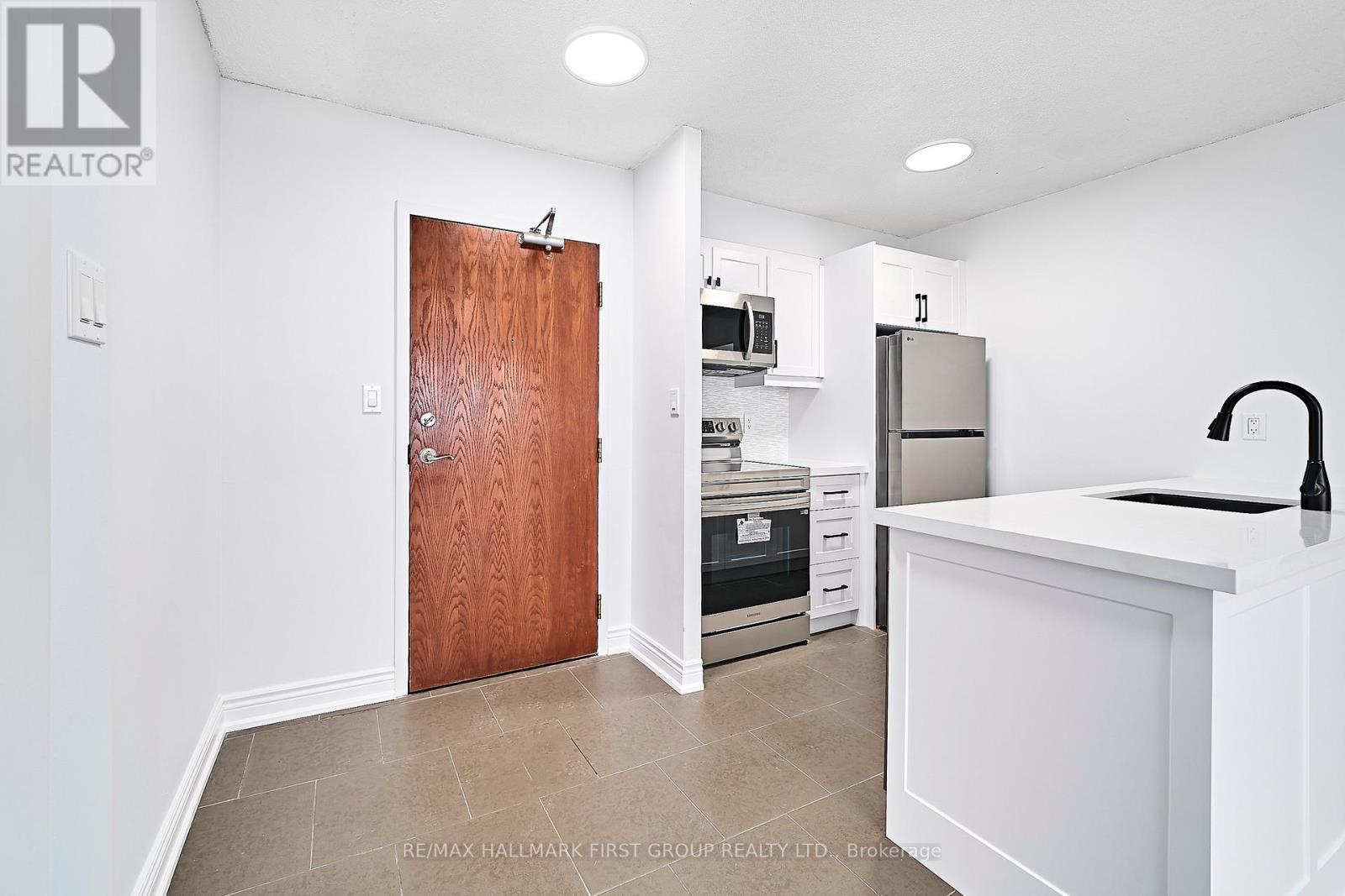 801 - 1625 Pickering Parkway, Pickering, ON - Indoor Photo Showing Kitchen