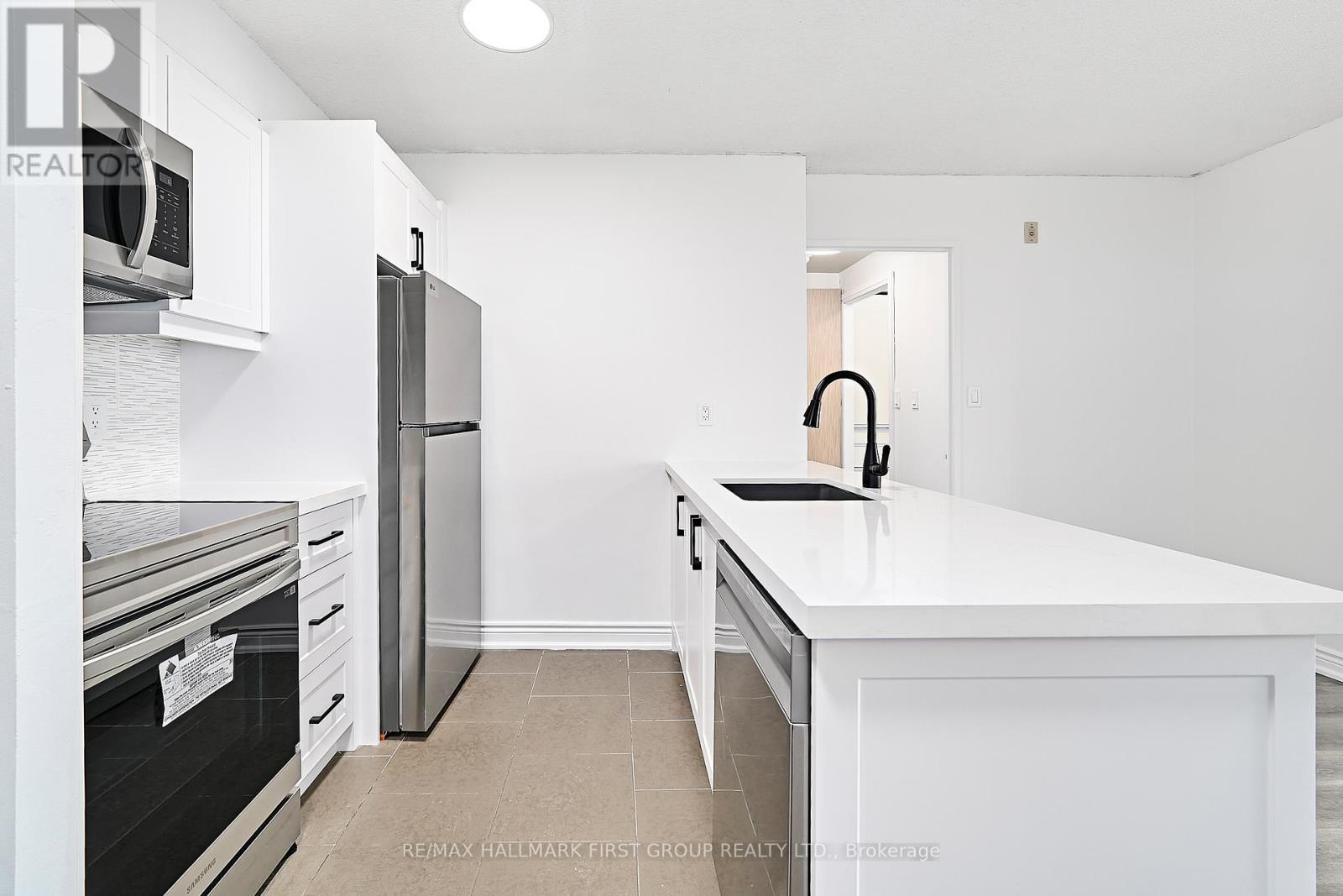 801 - 1625 Pickering Parkway, Pickering, ON - Indoor Photo Showing Kitchen