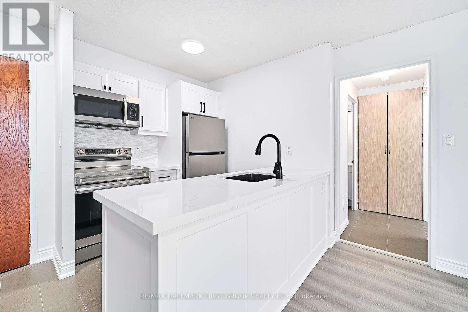 801 - 1625 Pickering Parkway, Pickering, ON - Indoor Photo Showing Kitchen