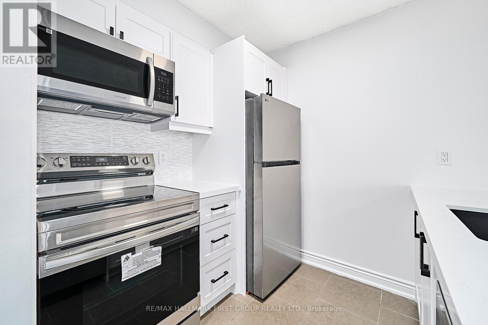 801 - 1625 Pickering Parkway, Pickering, ON - Indoor Photo Showing Kitchen With Stainless Steel Kitchen