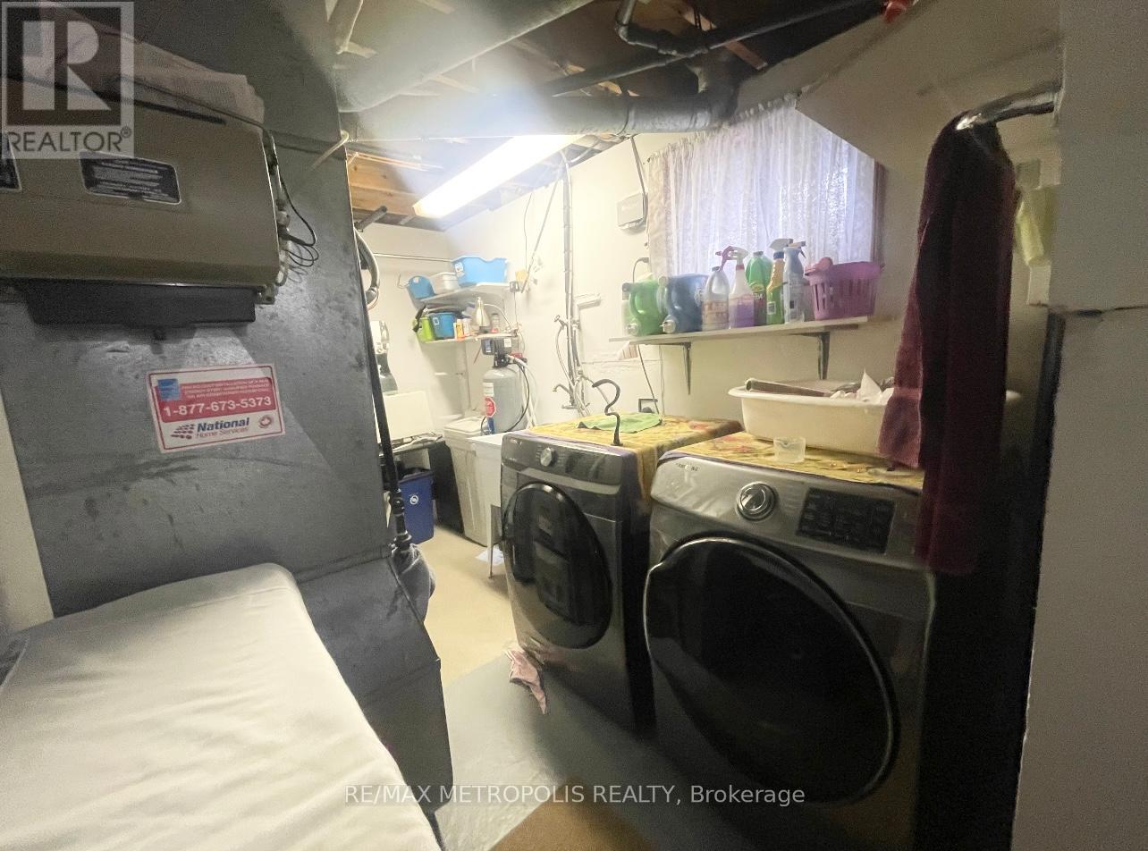 29 Charles Tupper Drive, Toronto, ON - Indoor Photo Showing Laundry Room
