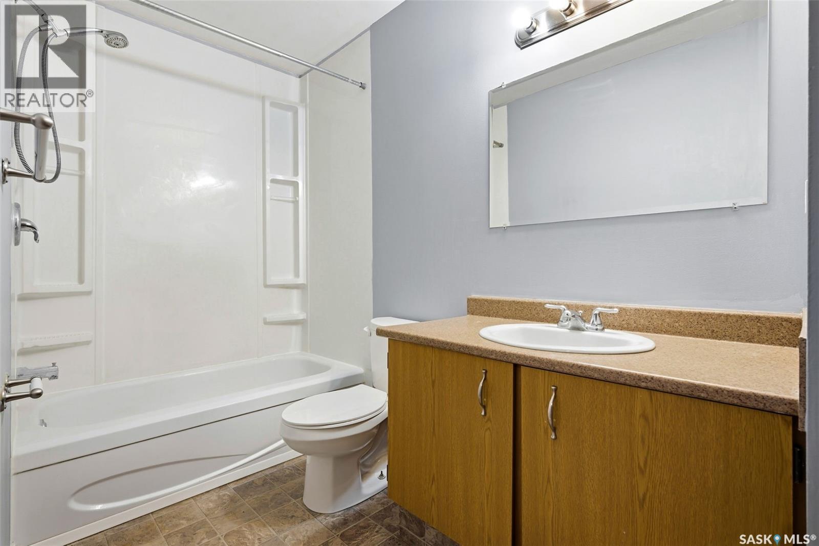 17 6575 Rochdale Boulevard, Regina, SK - Indoor Photo Showing Bathroom