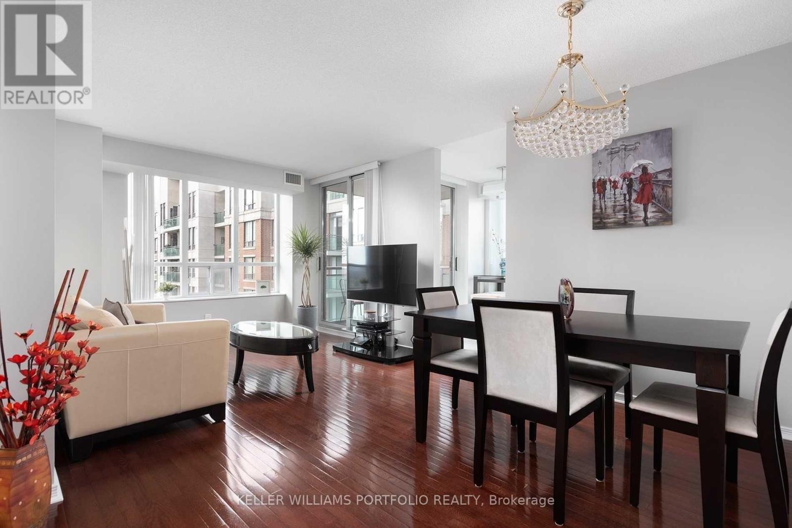 1210 - 350 Red Maple Road, Richmond Hill, ON - Indoor Photo Showing Dining Room