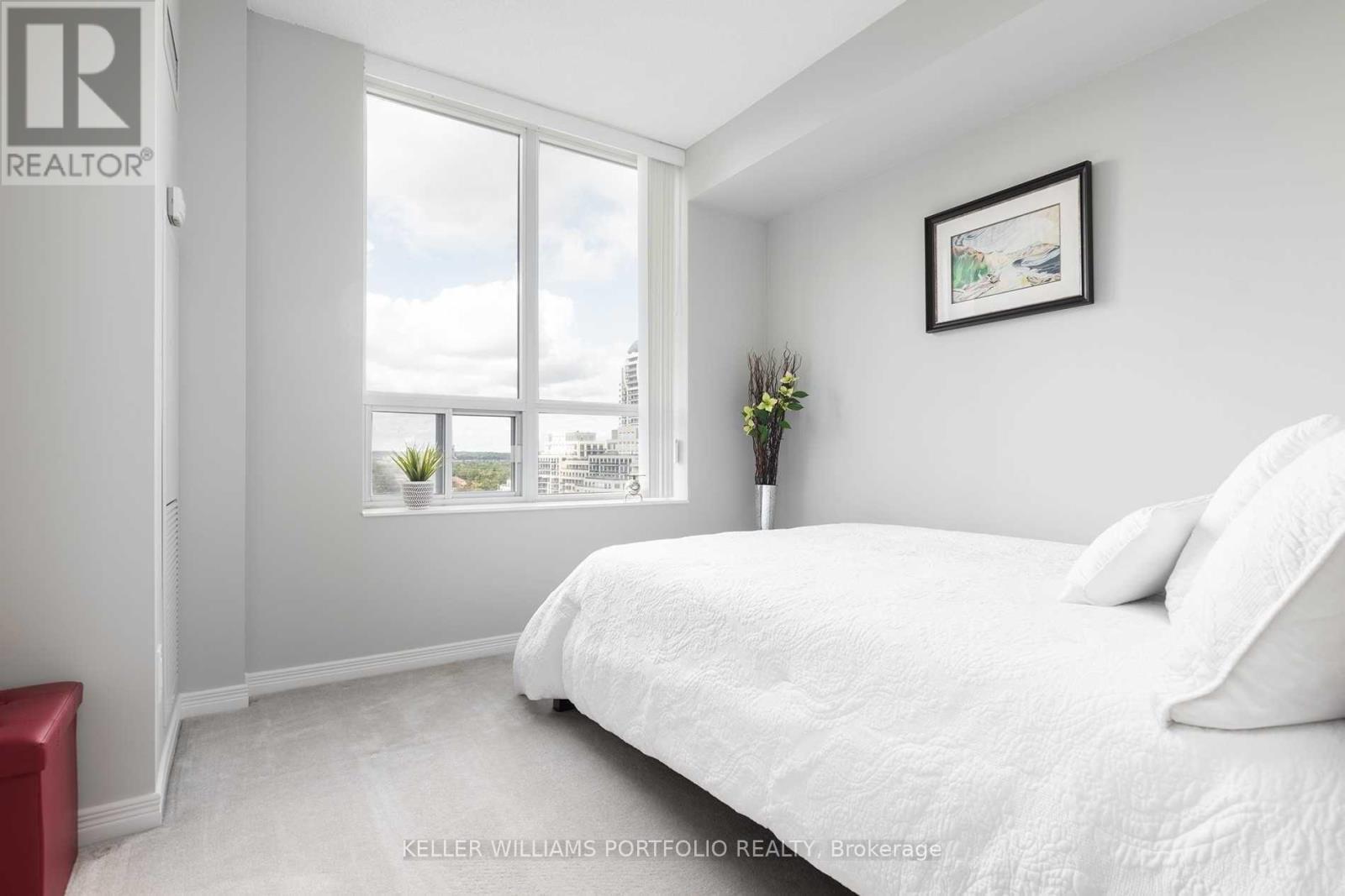 1210 - 350 Red Maple Road, Richmond Hill, ON - Indoor Photo Showing Bedroom