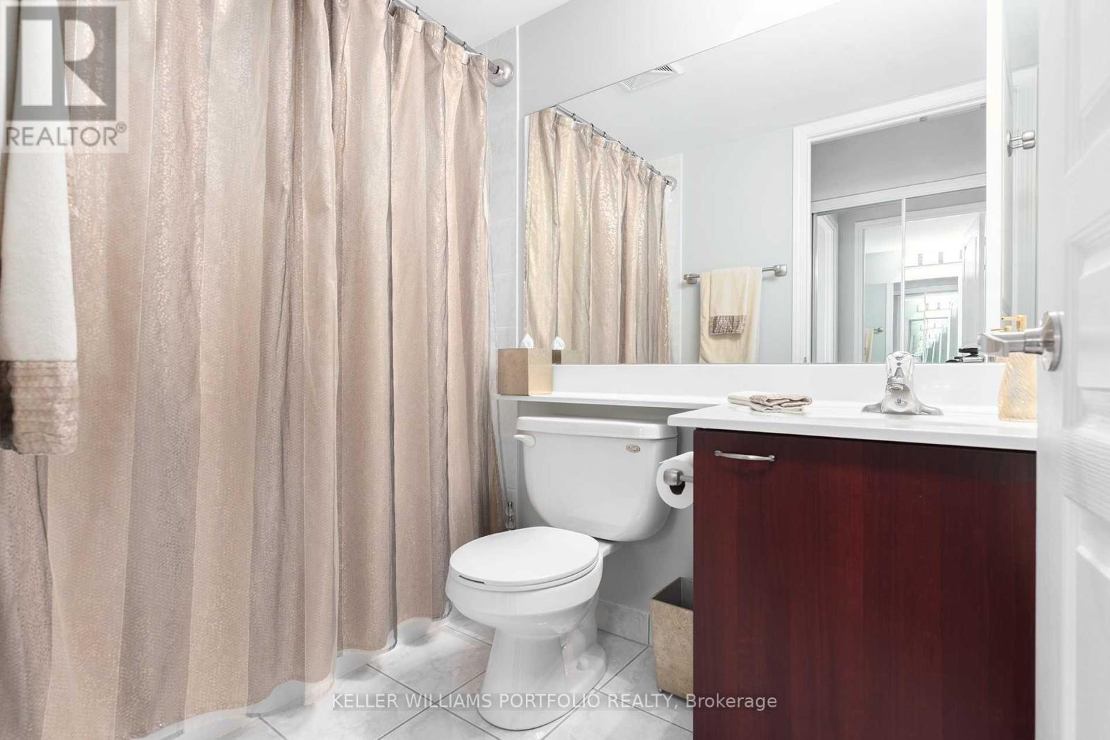 1210 - 350 Red Maple Road, Richmond Hill, ON - Indoor Photo Showing Bathroom