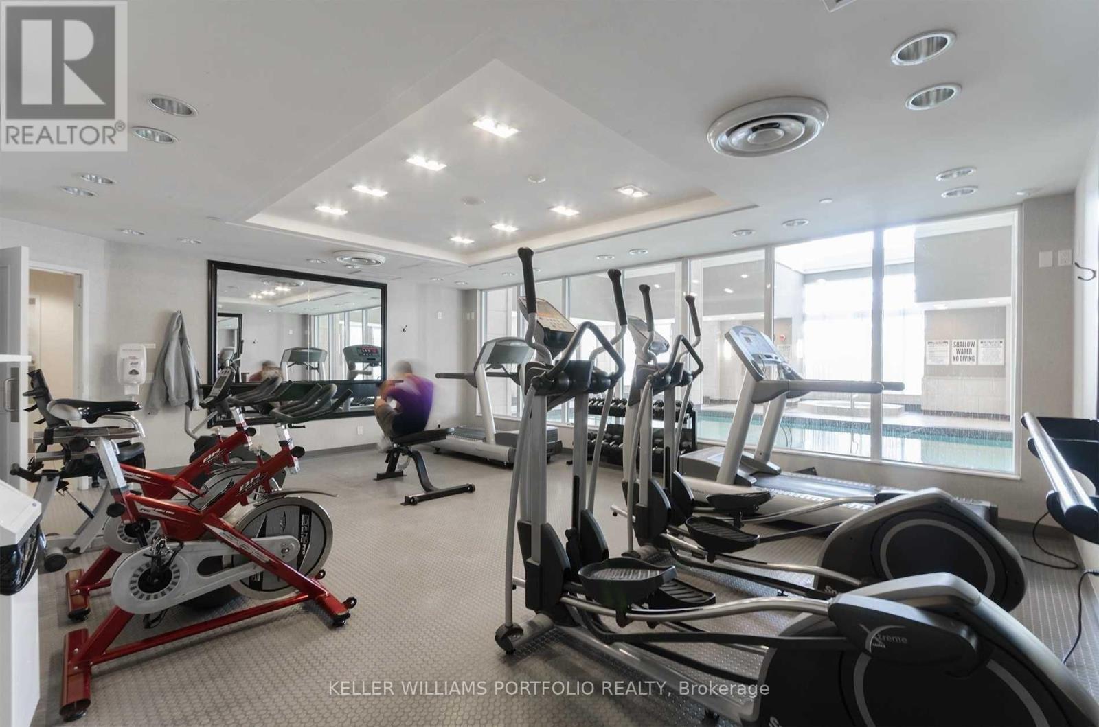1210 - 350 Red Maple Road, Richmond Hill, ON - Indoor Photo Showing Gym Room