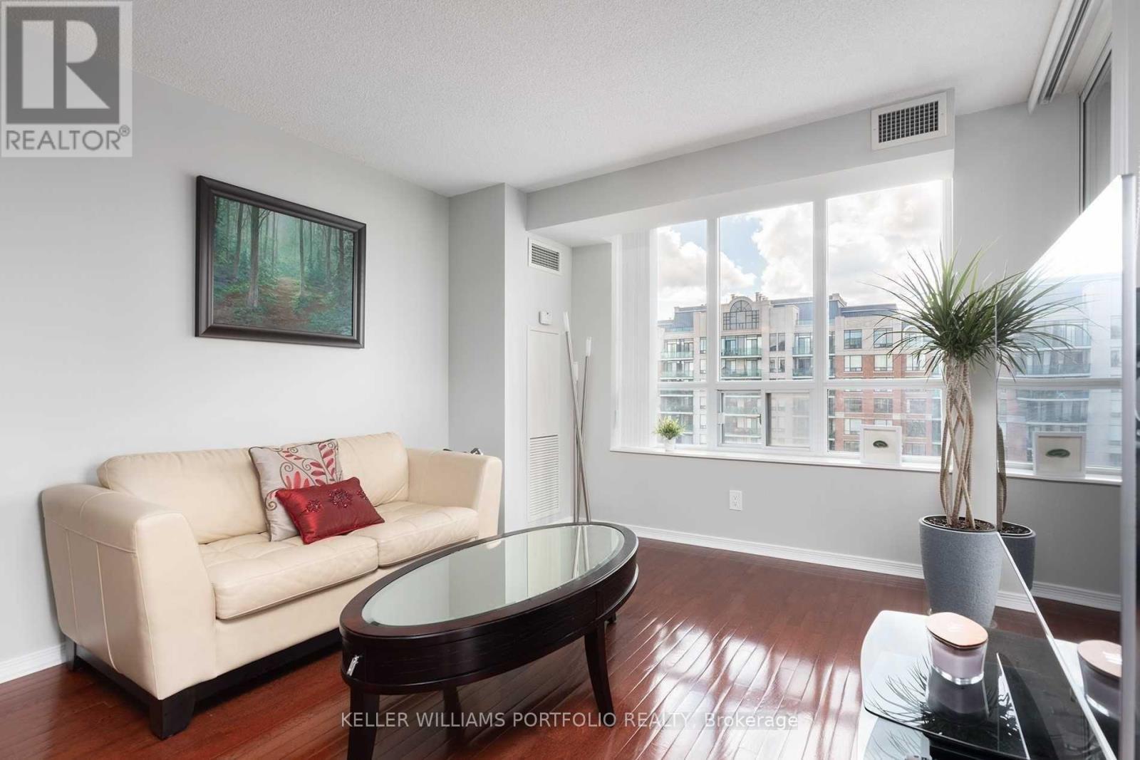 1210 - 350 Red Maple Road, Richmond Hill, ON - Indoor Photo Showing Living Room