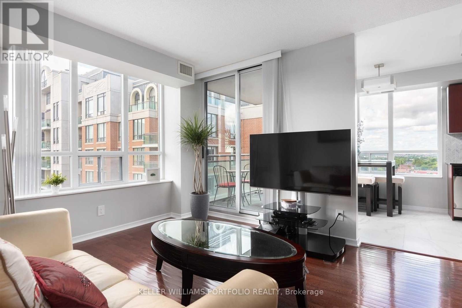 1210 - 350 Red Maple Road, Richmond Hill, ON - Indoor Photo Showing Living Room
