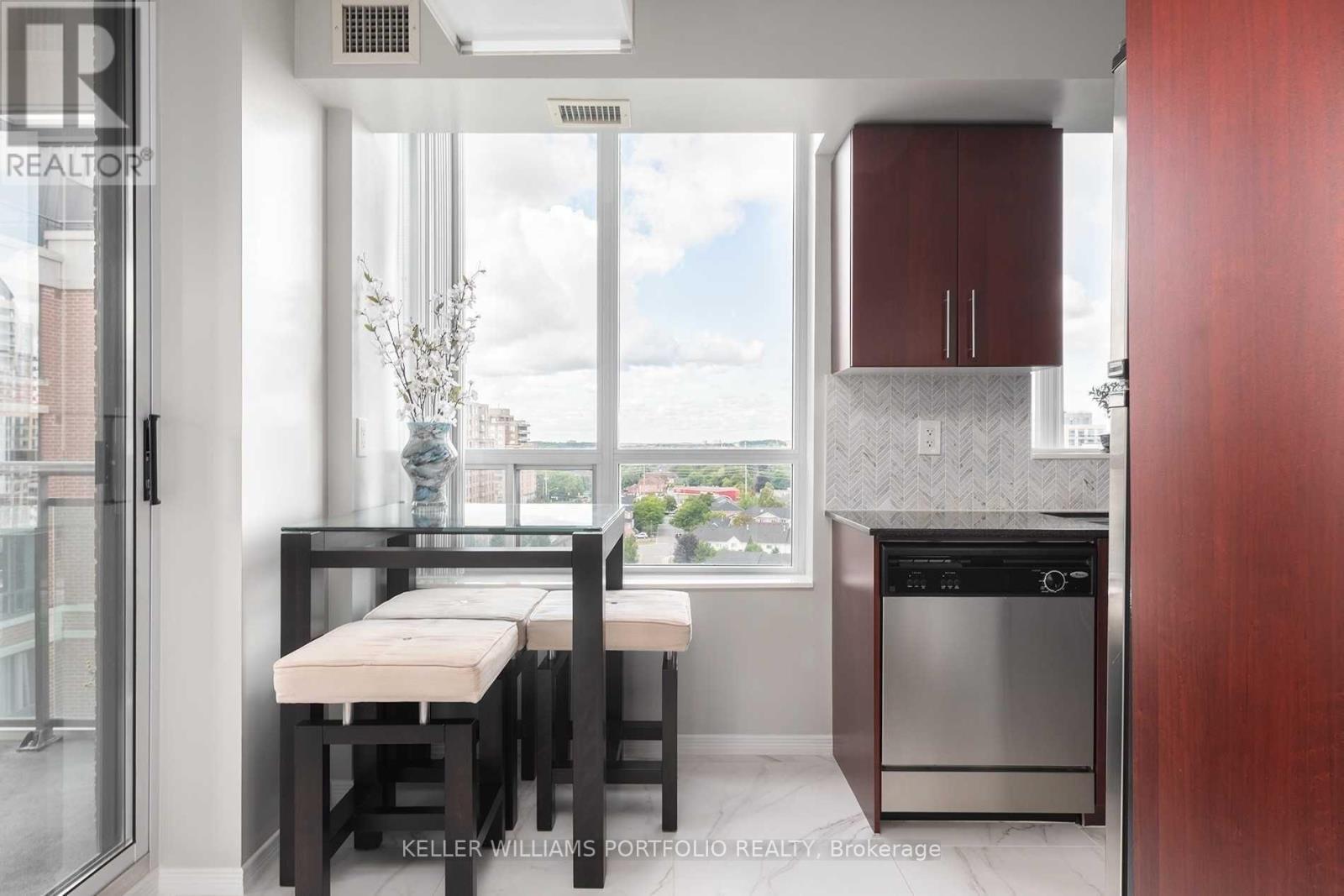 1210 - 350 Red Maple Road, Richmond Hill, ON - Indoor Photo Showing Other Room