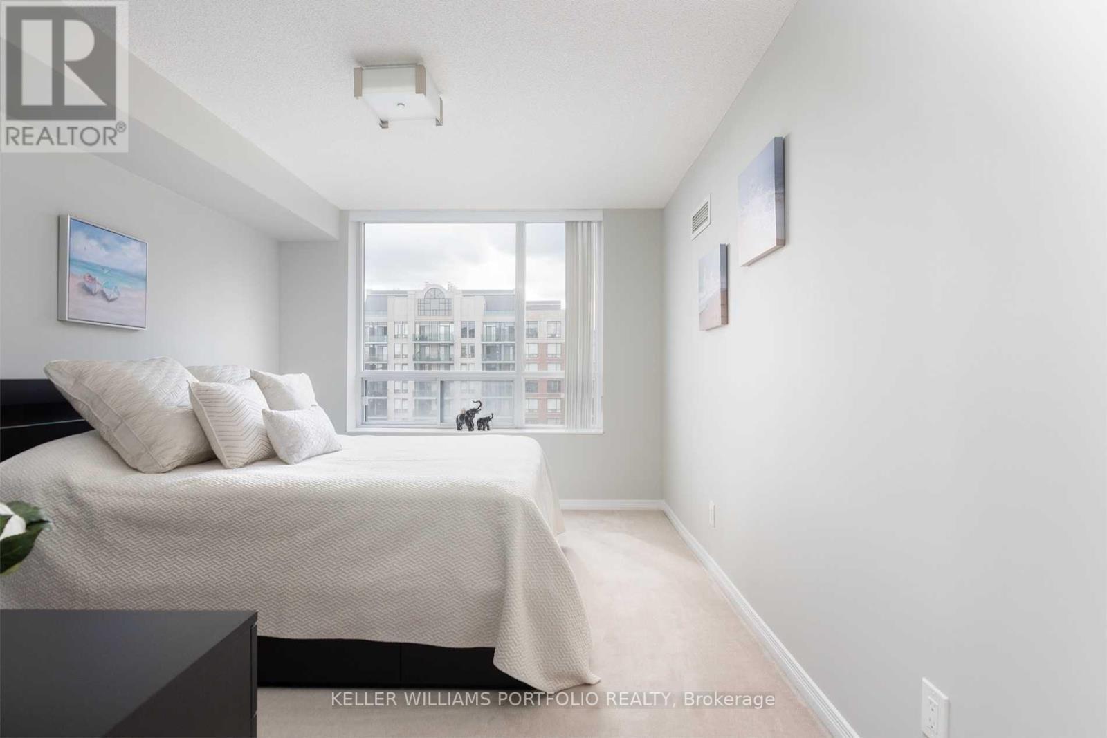1210 - 350 Red Maple Road, Richmond Hill, ON - Indoor Photo Showing Bedroom