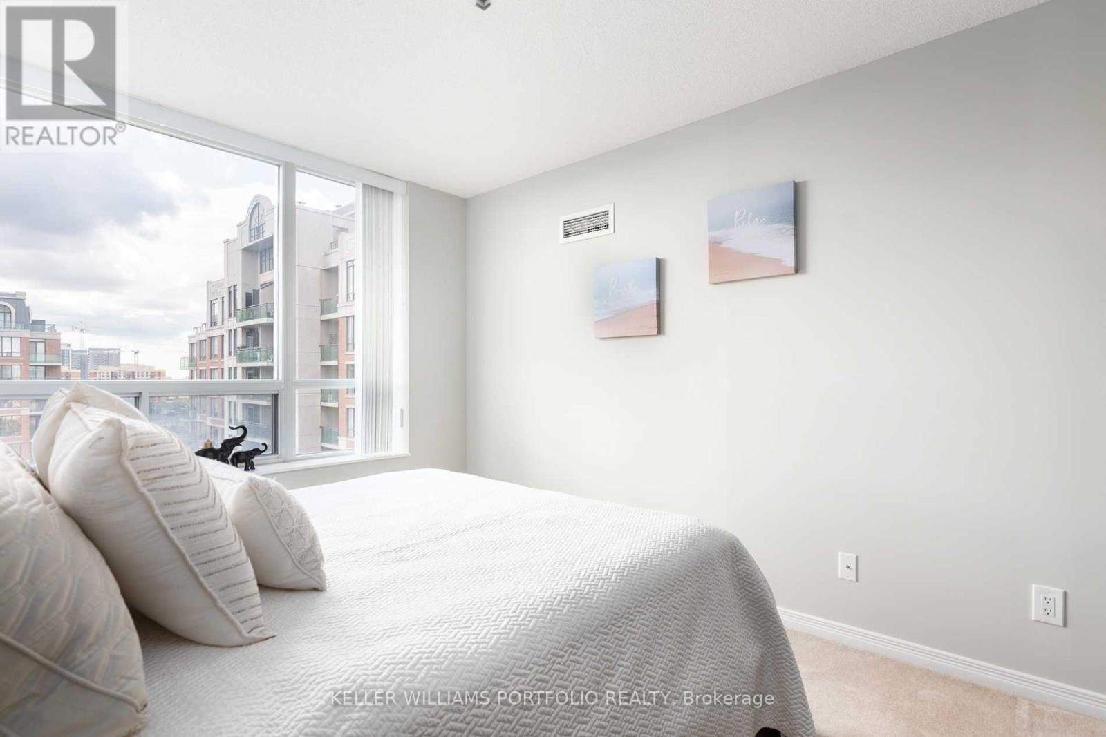 1210 - 350 Red Maple Road, Richmond Hill, ON - Indoor Photo Showing Bedroom