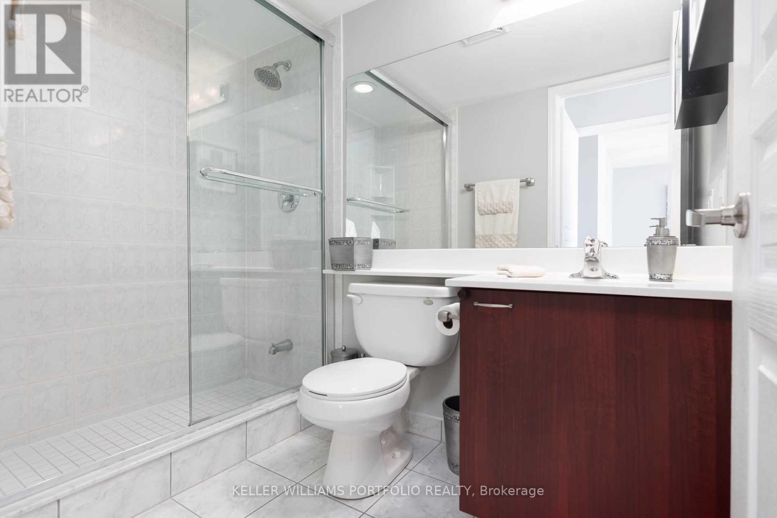 1210 - 350 Red Maple Road, Richmond Hill, ON - Indoor Photo Showing Bathroom
