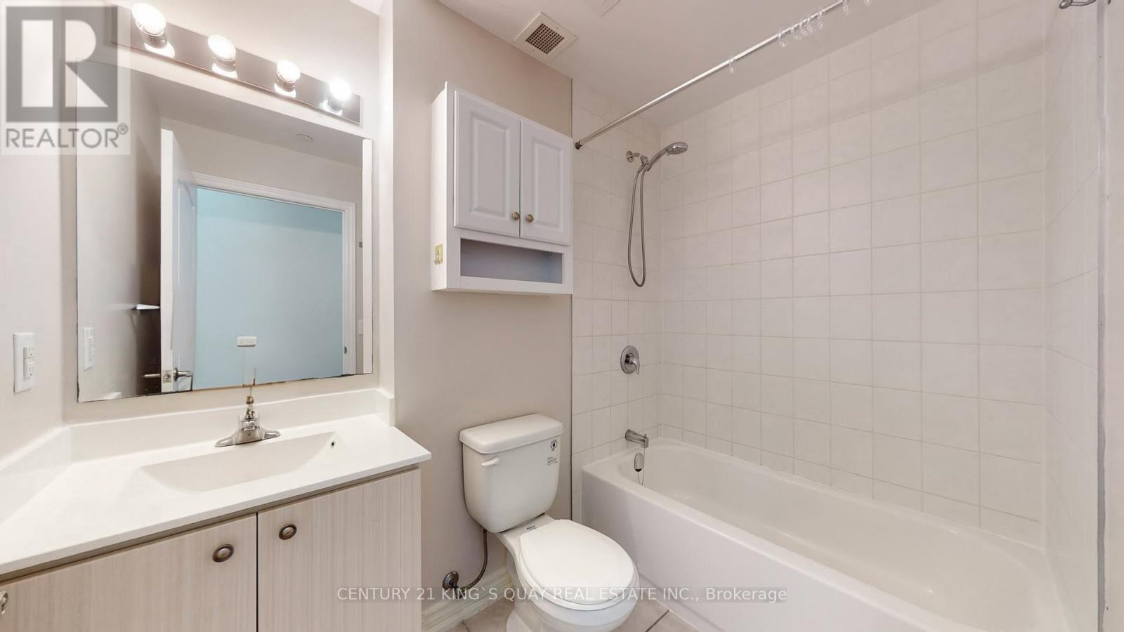 806 - 8323 Kennedy Road, Markham, ON - Indoor Photo Showing Bathroom
